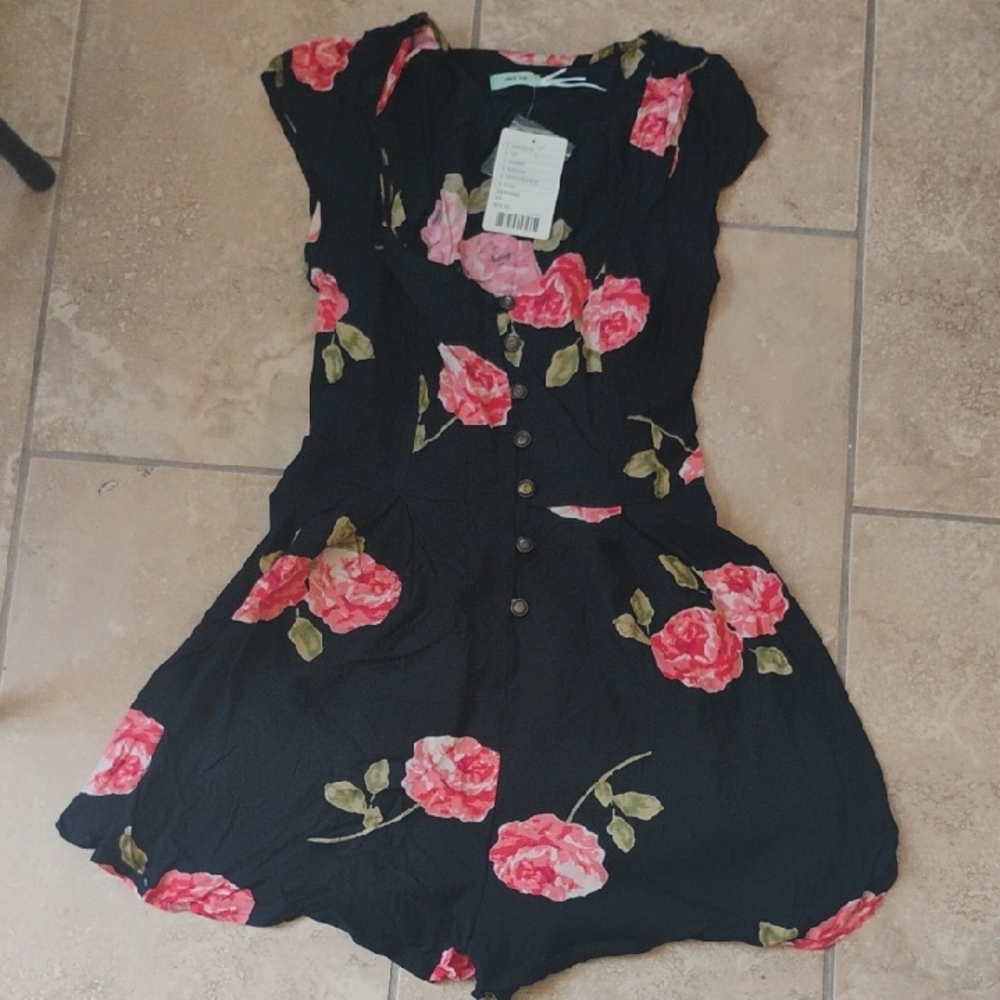 Kimchi Blue | Black + Red Floral Rose Tie-Back Romper | XS | NWT